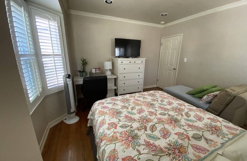 Burbank Resort | Private room ∙ 1 guest