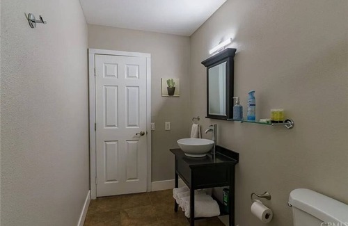 Yucca Valley Resort | Private room ∙ 1 guest