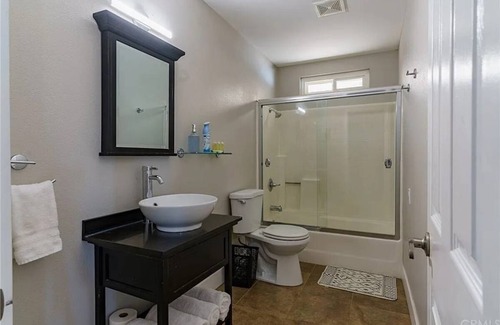 Yucca Valley Resort | Private room ∙ 1 guest
