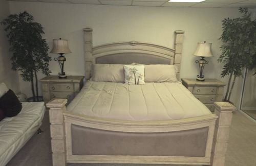 Simi Valley Resort | Private room ∙ 6 guests