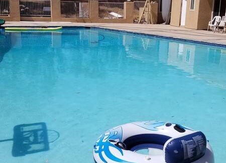 Simi Valley Resort | Private room ∙ 6 guests