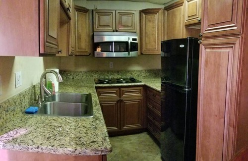 Simi Valley Resort | Private room ∙ 6 guests