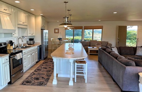 Fort Bragg House | Private Waterfront Home with Private Hot Tub and Central Heat - Walk to Ocean