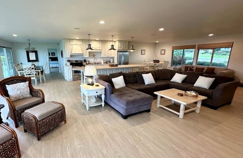 Fort Bragg House | Private Waterfront Home with Private Hot Tub and Central Heat - Walk to Ocean