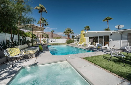 Racquet Club Estates House | PS Groovy: Mad Men Style Meets The Groovy Life