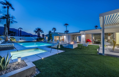 Racquet Club Estates House | PS Groovy: Mad Men Style Meets The Groovy Life