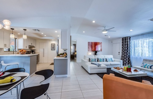 Palm Springs House | PS Murphy: Updated, Modern and Comfortable Desert Home