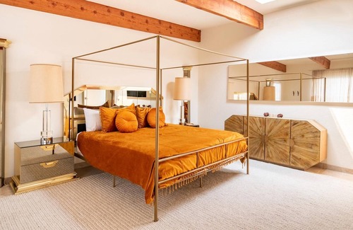 Landers Villa | Psychic Arches - Hot Tub, Pool Table, Cowboy Pool, Fireplace, Arcade, Views!