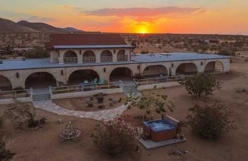 Landers Villa | Psychic Arches - Hot Tub, Pool Table, Cowboy Pool, Fireplace, Arcade, Views!
