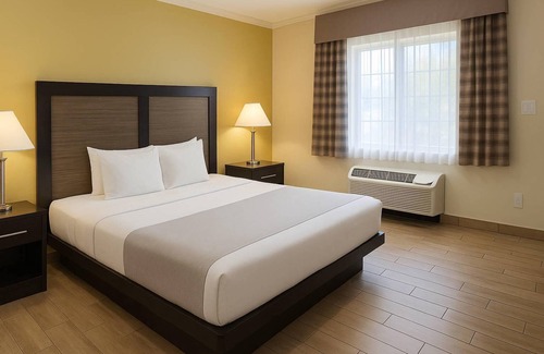 Central Escondido Hotel | Quality Inn Escondido San Diego North County
