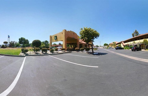 Gilroy Hotel | Quality Inn & Suites Gilroy