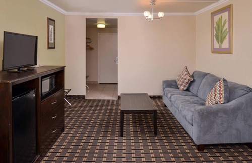 South Montebello Hotel | Quality Inn & Suites Montebello - Los Angeles