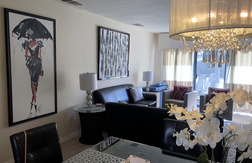 Park Palms Apartment | Quiet End Unit Condo fully Upgraded and Centrally located.