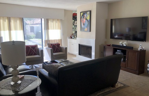 Park Palms Apartment | Quiet End Unit Condo fully Upgraded and Centrally located.