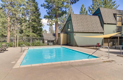 Majestic Pines Apartment | Quiet Mammoth Lakes Condo with Fantastic View!
