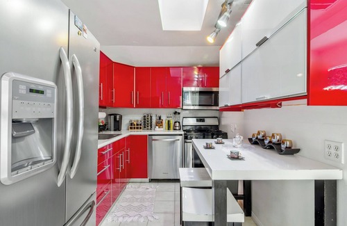 Studio City House | Quiet Mountain Home with Stunning Views near Universal Studios Hollywood