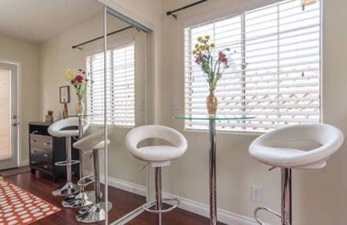 Los Angeles Apartment | QUIET ROOM 10 MINUTES FROM DOWNTOWN LA