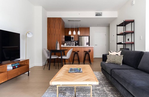 Bunker Hill Apartment | Rad Downtown Studio w/Gym, Pool, near Metro Center, by Blueground