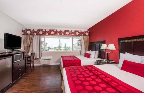 Roseville - Fleet Ridge Hotel | Ramada by Wyndham San Diego Airport 2 Queen Beds and 1 Sofa Bed, One-Bedroom, Suite, Non-Smoking