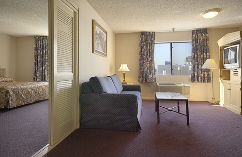 Wilshire Hotel | Ramada by Wyndham Los Angeles/Wilshire Center