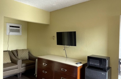 Ontario Hotel | Rancho Motel