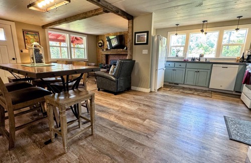 Mariposa Cabin | Rare 12-Guest Cabins w/Hot Tubs, Fire Pits & Pets