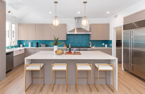 Silver Strand House | Reef Mall - Contemporary Mediterranean Estate with Spectacular Mountain Views