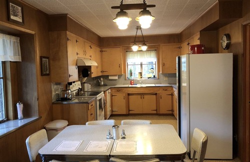 Lake Arrowhead Cabin | Relaxing, Mid-Century Cabin, Lake Access and Family Friendly