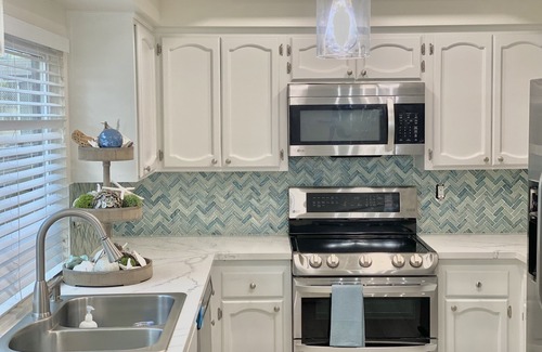 Solana Beach House | REMODELED 3 BEDROOM 2.5 BA. HOME ACROSS FROM PRIVATE BEACH OR WALK TO DOG BEACH!
