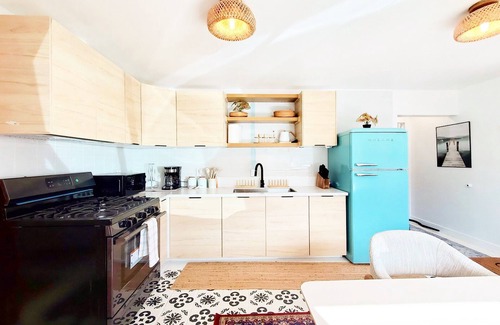 Santa Ana House | Remodeled Twin Duplex 3-Bedroom Home, close to Airport, Beach, Disney, Shopping