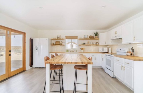 Twentynine Palms House | Remote Home: Heated Pool, Hot Tub, Workspace