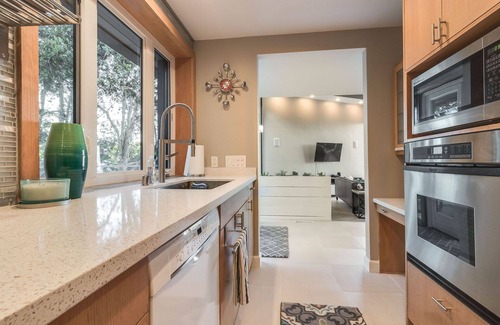 Point Loma House | Renovated Mid-Century Mod Home with Spectacular Views in Point Loma (Spa & A/C)