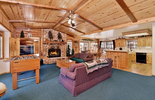 Fox Farm Cabin | Retreat To Fox Farm Log Cabin by Big Bear Vacations