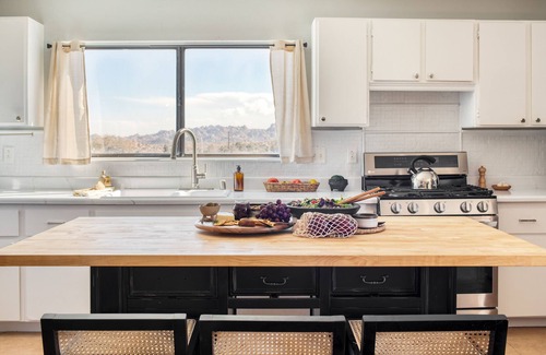 Pioneertown House | Rhythm by AvantStay | Stunning Home w/ Pool, Hot Tub & Sweeping Views