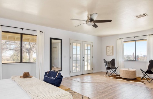 Pioneertown House | Rhythm by AvantStay | Stunning Home w/ Pool, Hot Tub & Sweeping Views