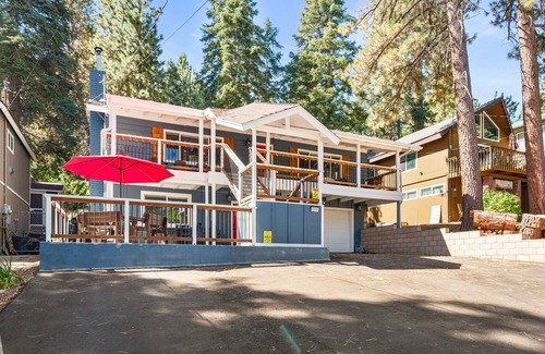 Big Bear Lake Cabin | RidgeTop Retreat, new rental with all you need nestled in the mountains