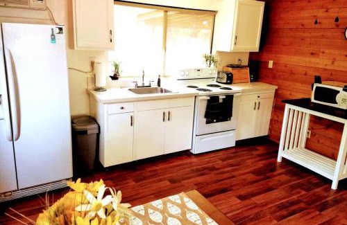 Three Rivers House | River Retreat Cabin in Three Rivers - near SNP