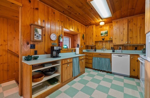 Strawberry House | Rivers Resort Cabin #5