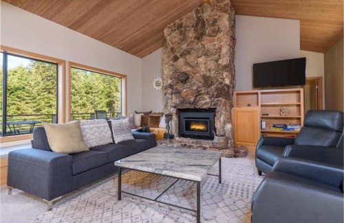 Sea Ranch House | Riverview - Private Hot Tub - Sleeps 12