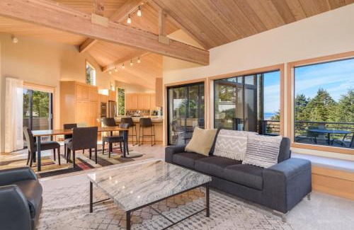 Sea Ranch House | Riverview - Private Hot Tub - Sleeps 12