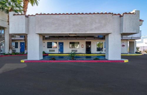 Thousand Palms Hotel | Rodeway Inn & Suites Thousand Palms - Rancho Mirage