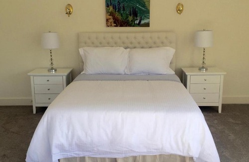 North Central Bed & Breakfast | Rose Bowl House
