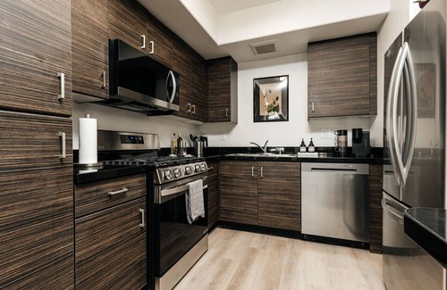 Carthay Circle Apartment | Ruby 2 BR apt in MiracleMile