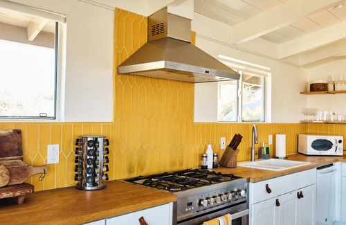 Pioneertown House | Salt Water Pool, Spa, Sauna, Piano, Cinema Room, Views, Walk To Pappy's
