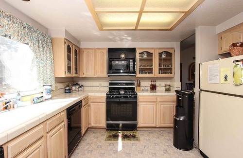 Upper Moonridge House | Sandoval Slopes by Destination Big Bear : Near Bear Mountain! Pool Table! DirecTV! BBQ! Fireplace! Lots of Space!