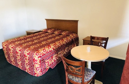 Ontario Hotel | Sands Motel