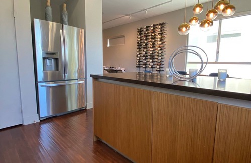 Faircrest Heights House | Saturn Skyview Estate and Suite with Free Wifi, Laundry, Beverly Hills Adjacent