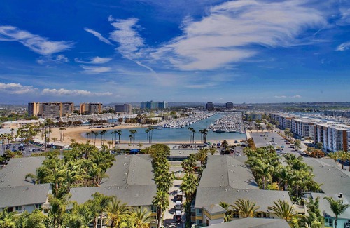 Marina Peninsula Apartment | Seabreeze Penthouse Style With Astonishing View