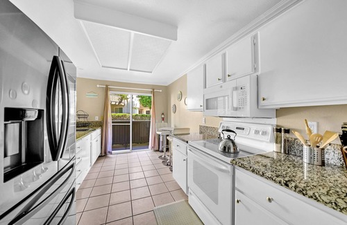 Monarch Beach Condo | Seas The Day - Walk to Beach! Fireplace! Pool & Patio! Sleeps 6 - STR23-0019