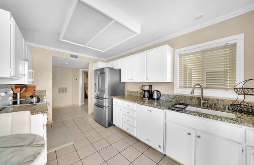 Monarch Beach Condo | Seas The Day - Walk to Beach! Fireplace! Pool & Patio! Sleeps 6 - STR23-0019